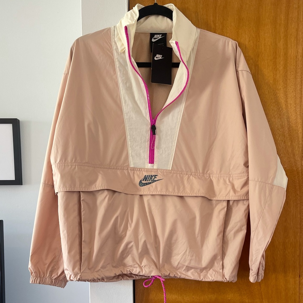 NIKE Women’s Pullover Jacket